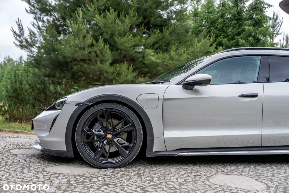 Porsche Taycan 4 - 9