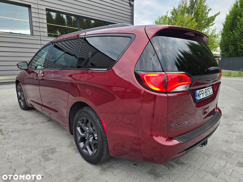 Chrysler Pacifica - 10