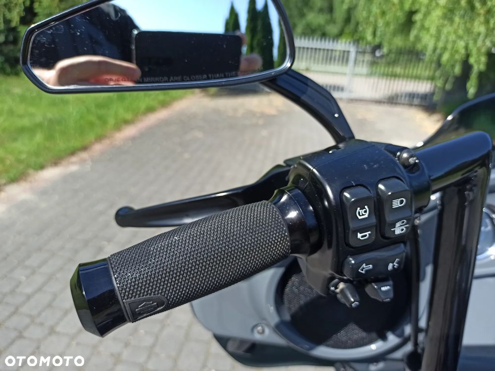 Harley-Davidson Touring Street Glide - 16