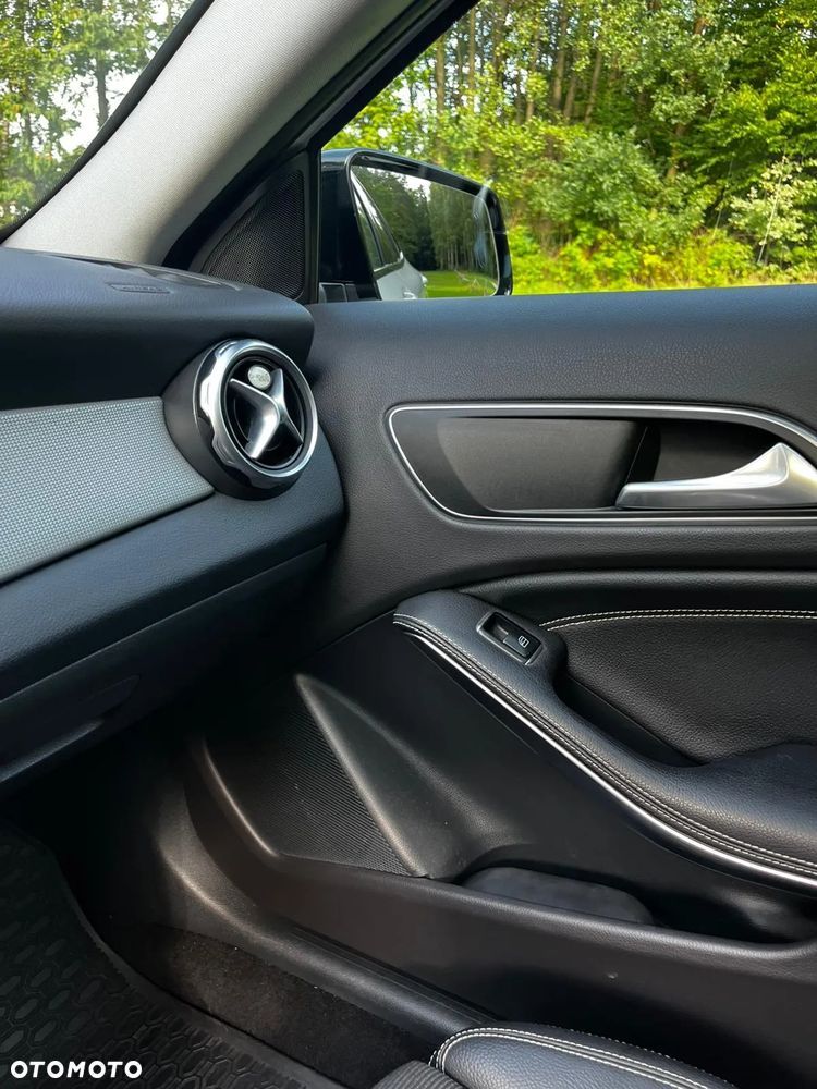 Mercedes-Benz GLA 200 7G-DCT UrbanStyle Edition - 17