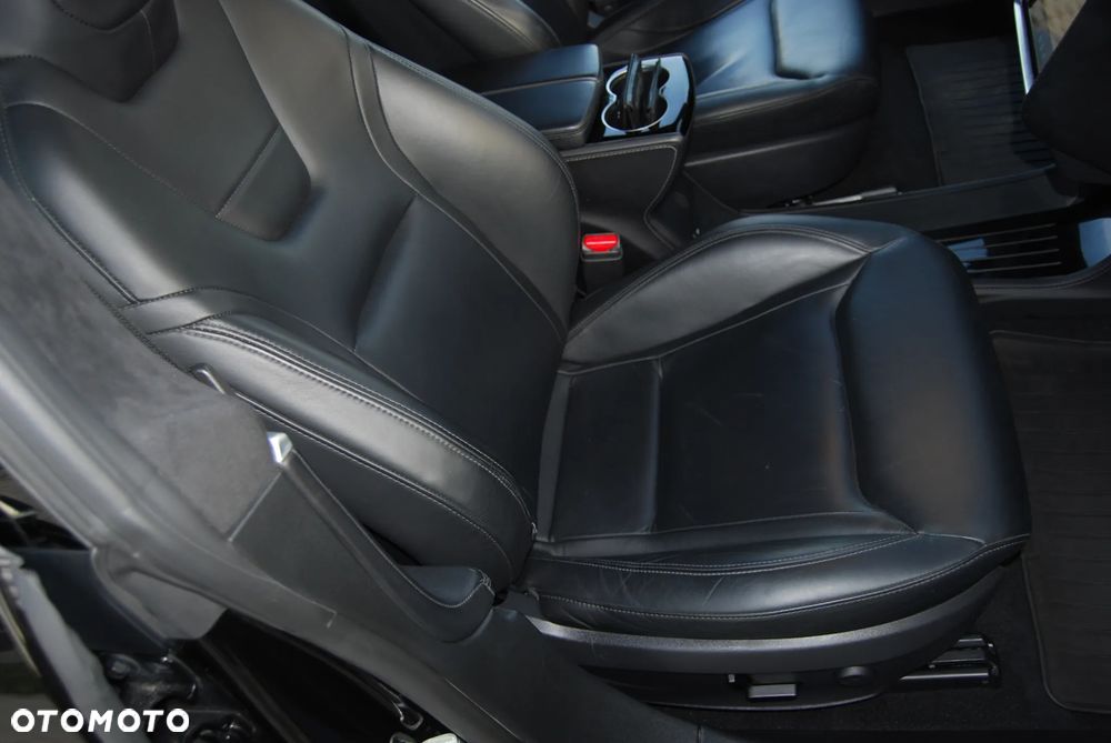 Tesla Model S - 15