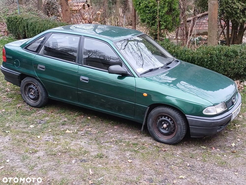 Opel Astra 1.4 GL - 4