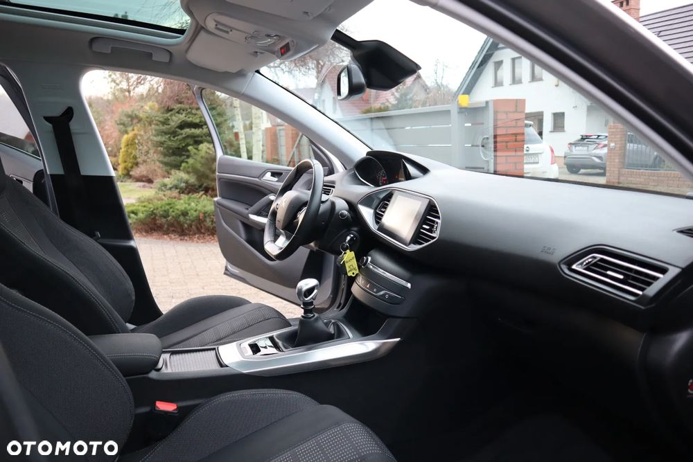 Peugeot 308 1.2 PureTech Allure Pack S&S - 10