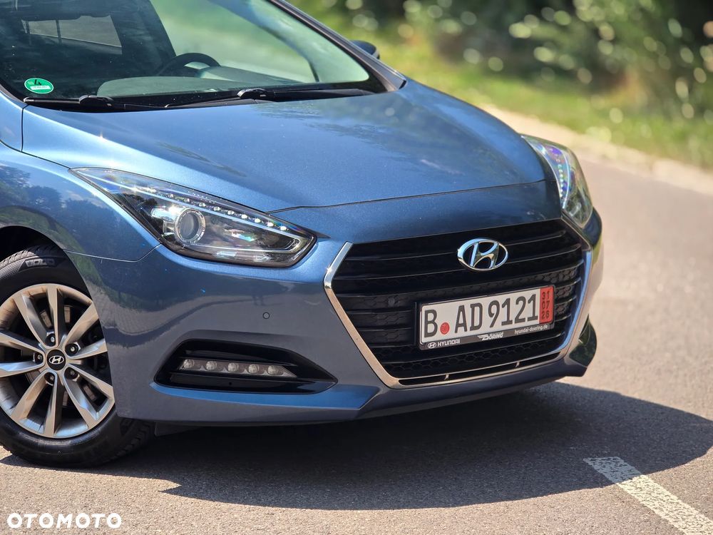 Hyundai i40 Kombi blue 1.6 Family+ - 36