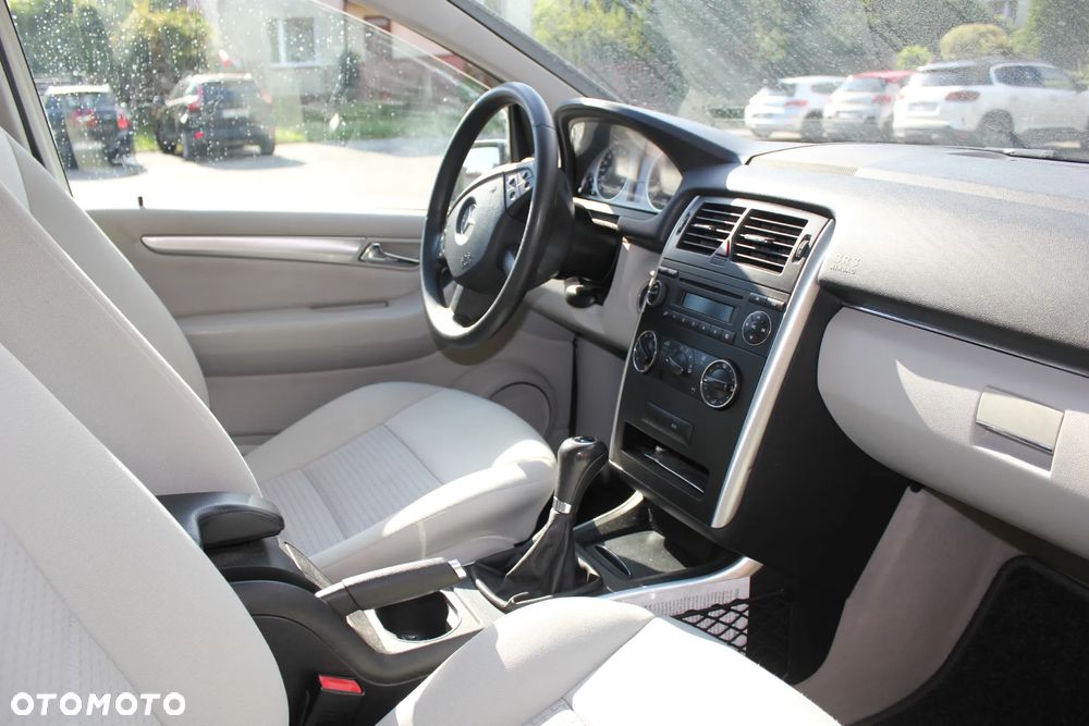 Mercedes-Benz Klasa B 150 BlueEffICIENCY - 14