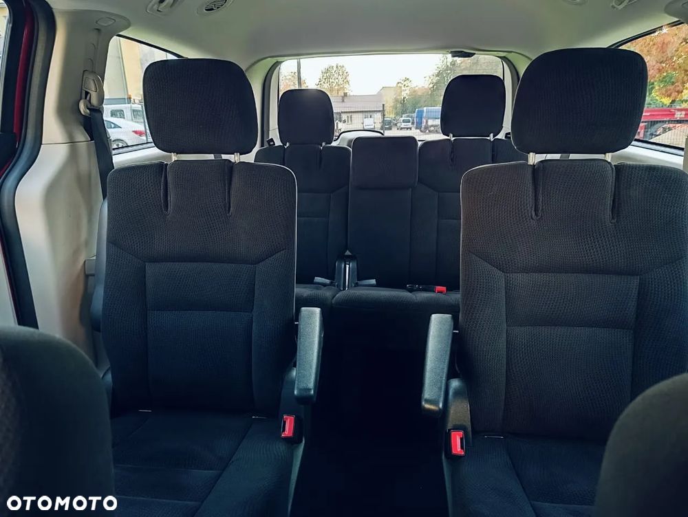 Dodge Grand Caravan - 10