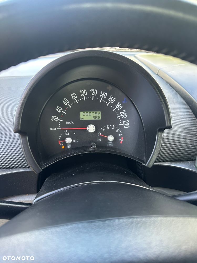 Volkswagen New Beetle 1.6 - 12