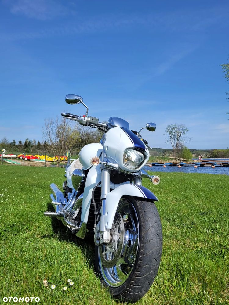 Suzuki Intruder - 13