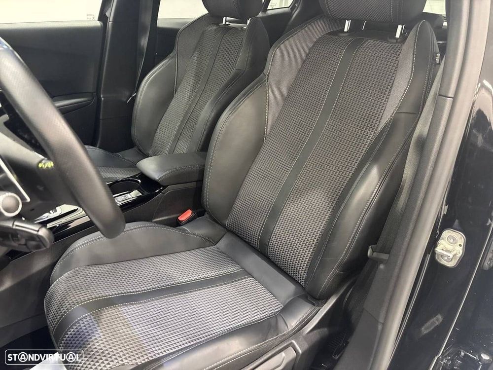 Peugeot 2008 1.2 PureTech GT EAT8 - 9