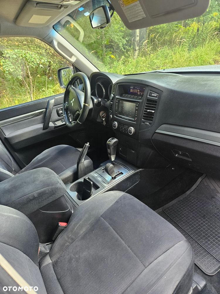 Mitsubishi Pajero - 9