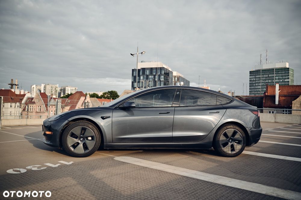 Tesla Model 3 - 8