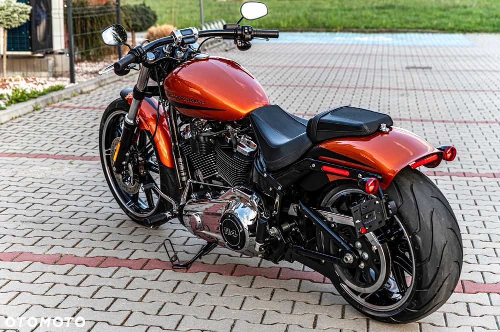 Harley-Davidson Softail Breakout - 17