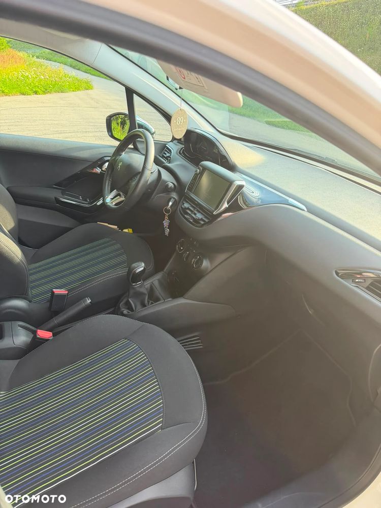 Peugeot 208 1.2 PureTech GPF Signature S&S - 21