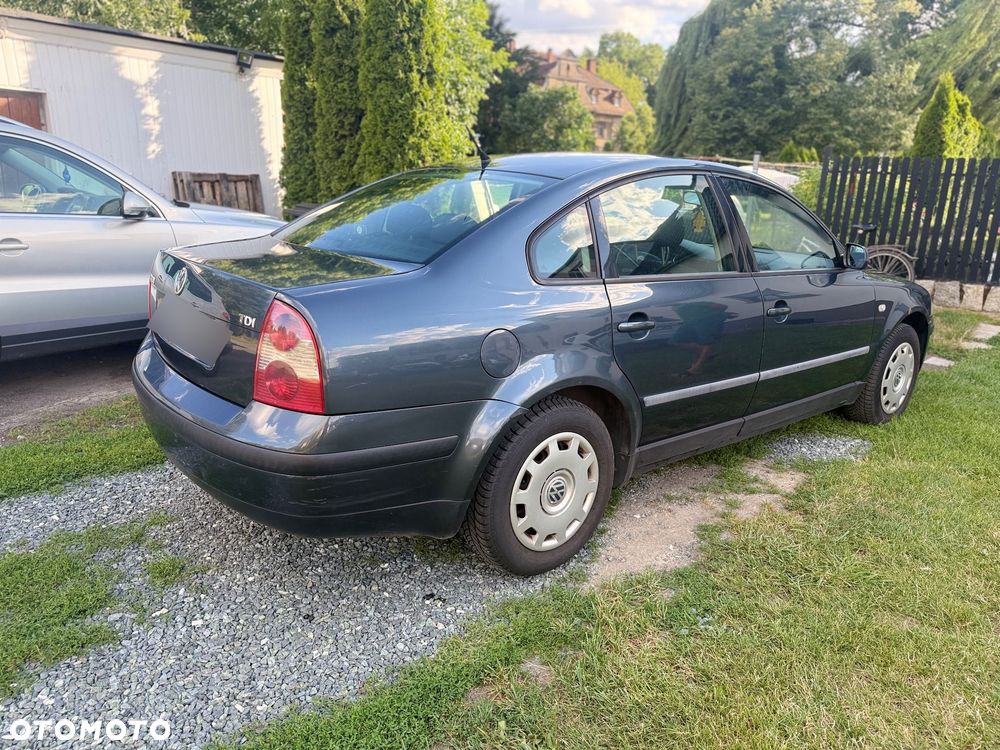 Volkswagen Passat 1.9 TDI Basis - 4