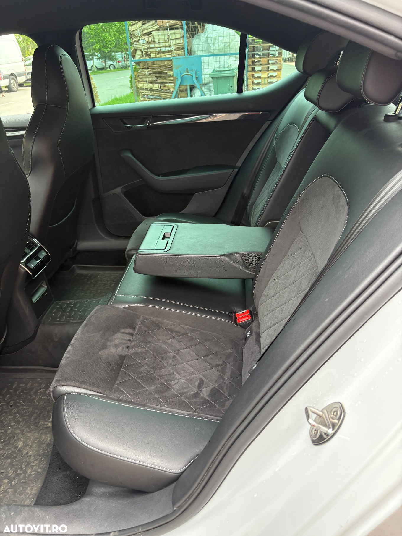 Skoda Superb 2.0 TDI DSG Sportline - 6