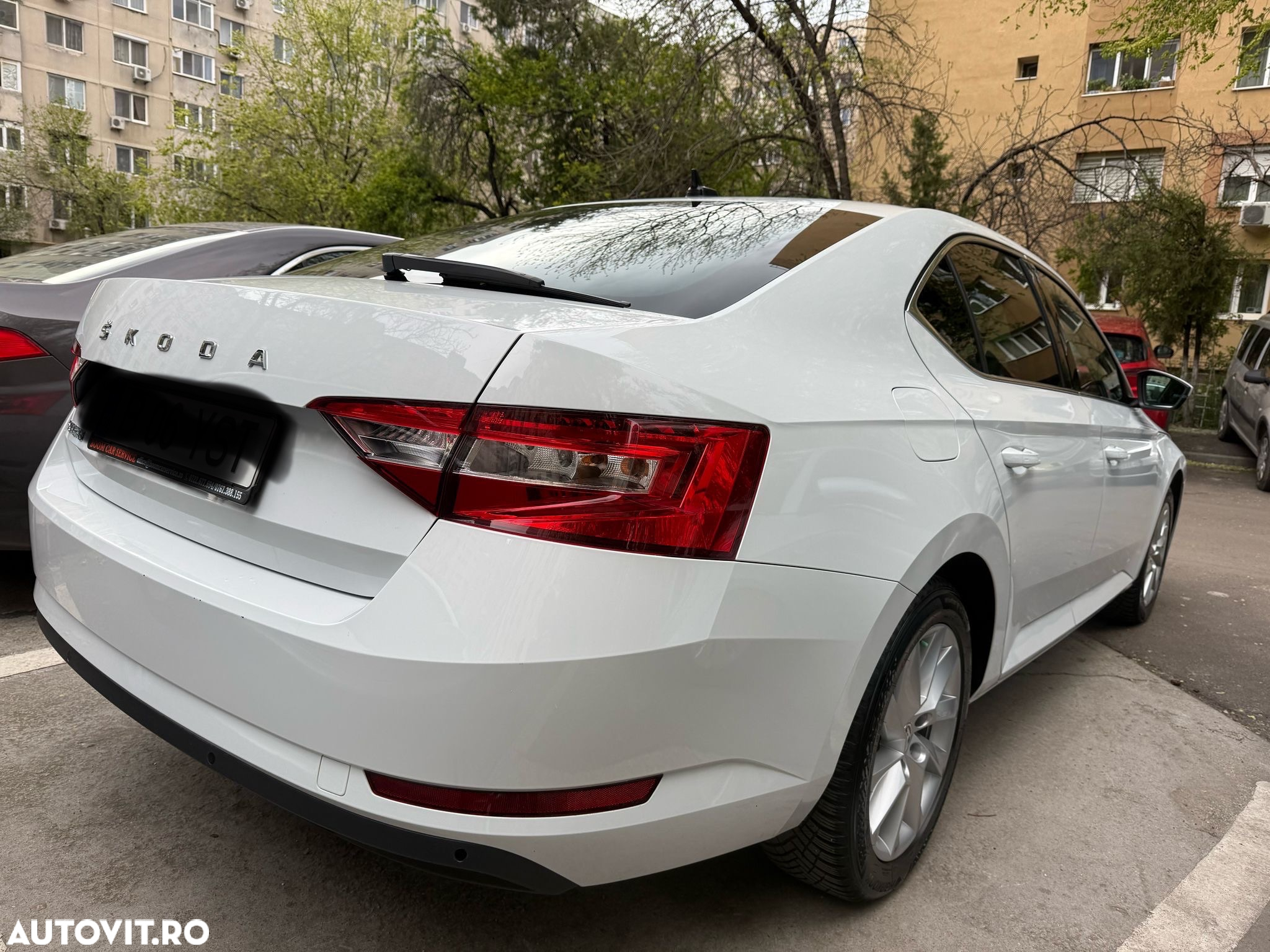 Skoda Superb 2.0 TDI DSG Ambition - 6