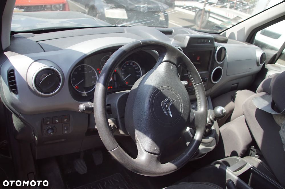 Pojazd na części Citroen 692324777 berlingo 1.6 hdi DV6FC 120km 2018 skrzynia 6 biegowa kolor KTP SHARK GREY PAINT szyba komputer maglownica drzwi klapa deska poduszka maglownica rozrusznik alternator sprężarka skup aut złomwanie szrot kasacja - 13