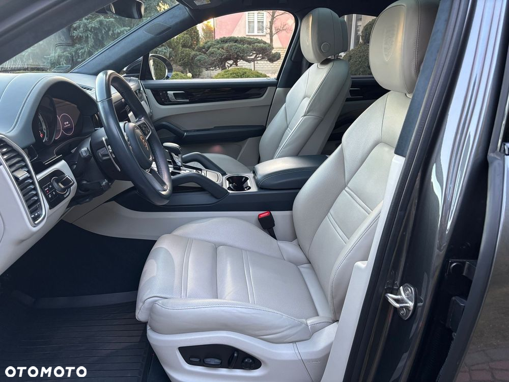 Porsche Cayenne Coupe E-Hybrid - 6