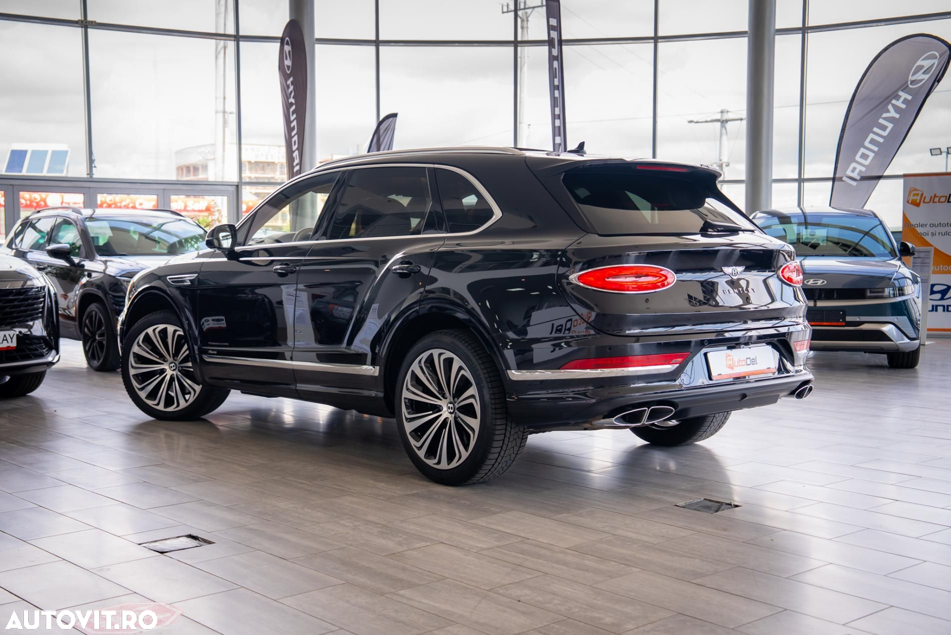 Bentley Bentayga Azure - 3