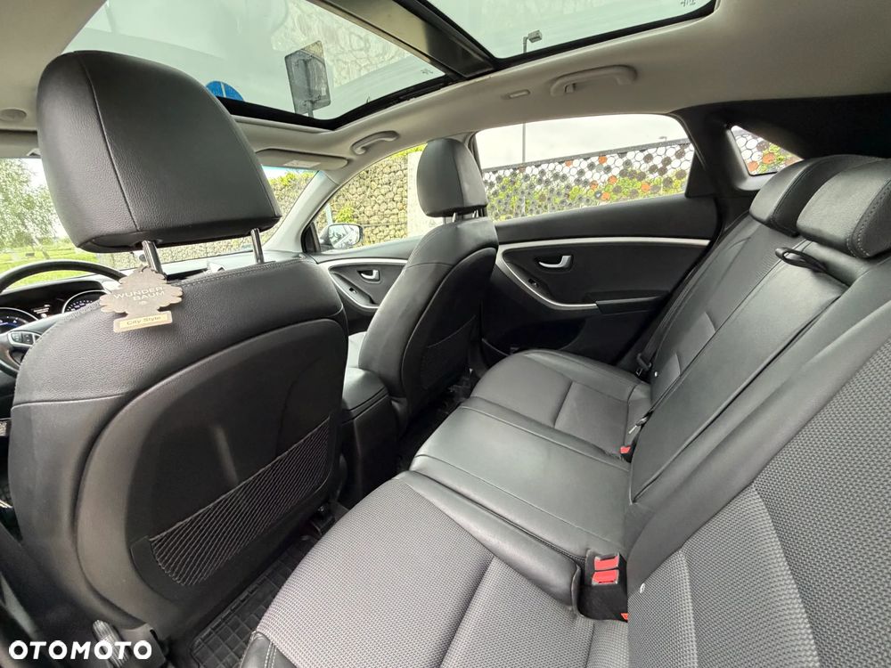 Hyundai i30 1.6 CRDi Premium DCT - 4