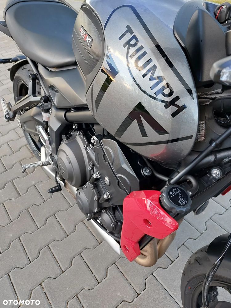 Triumph Trident - 32