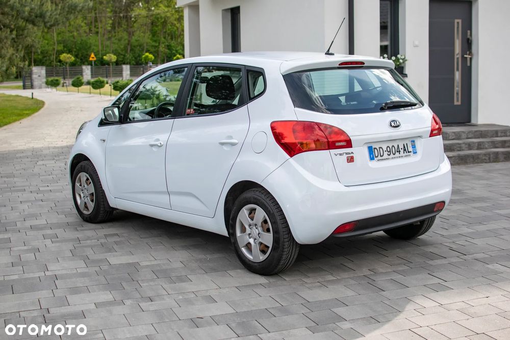 Kia Venga - 24