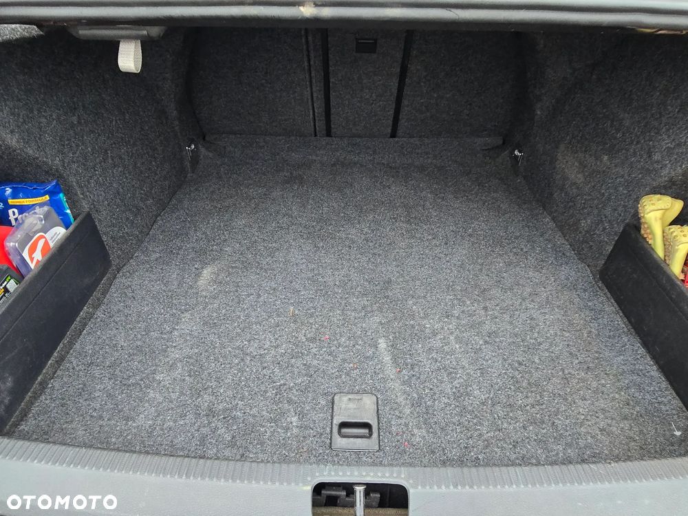 Volkswagen Passat 1.9 TDI Comfortline - 29