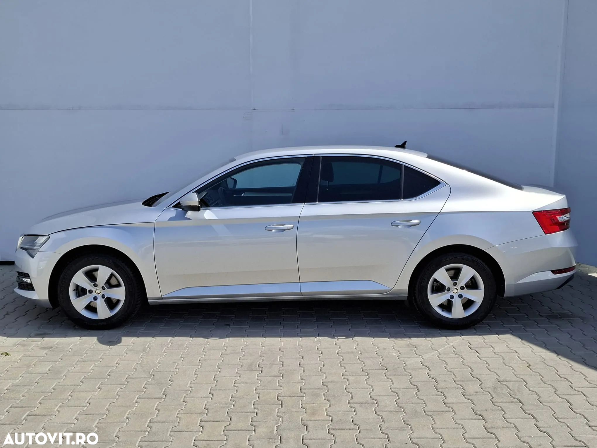 Skoda Superb 2.0 TDI DSG Ambition - 2