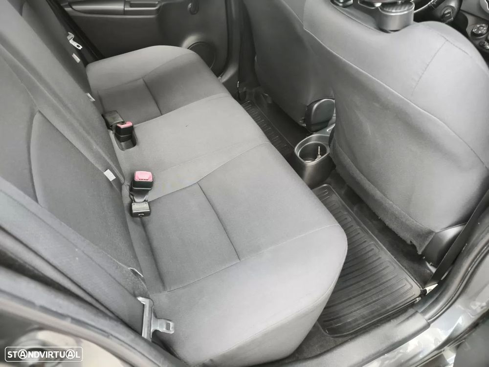 Toyota Yaris 1.4 D-4D ACtive+AC — fotografia 32