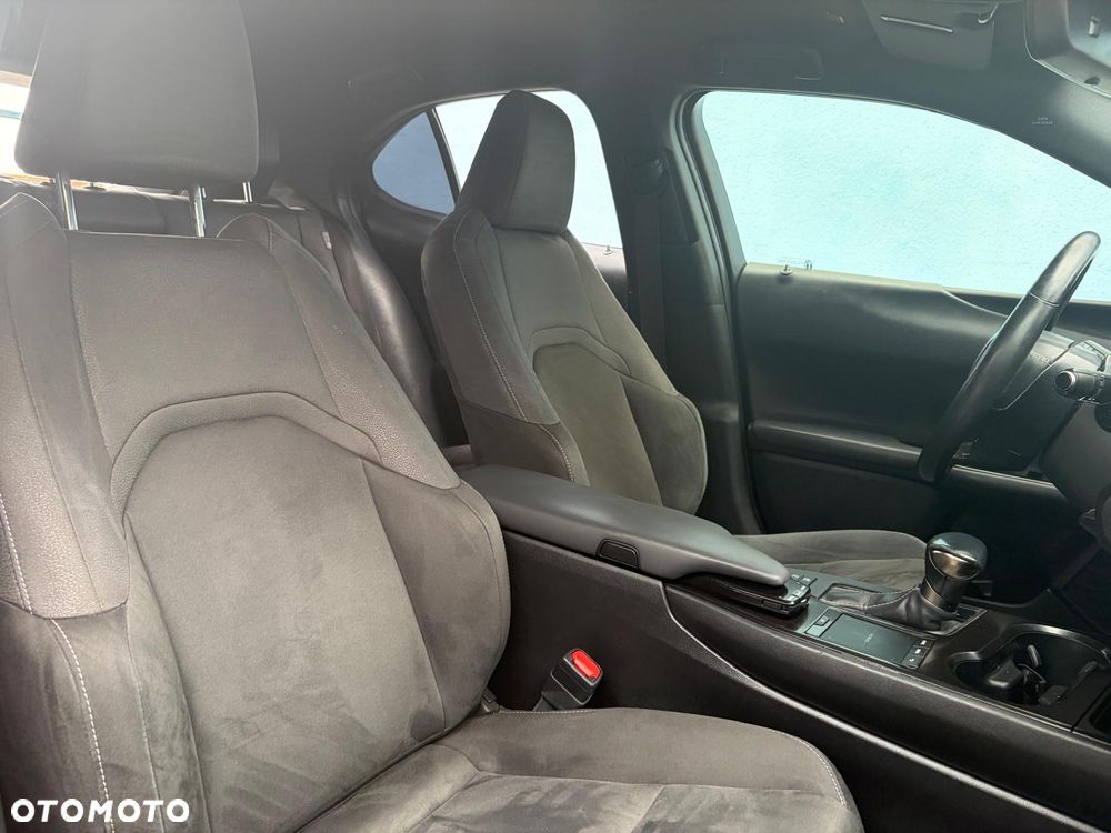 Lexus UX - 18