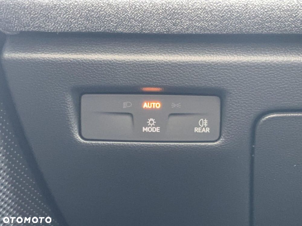 Volkswagen Passat Variant 2.0 TDI SCR DSG - 24