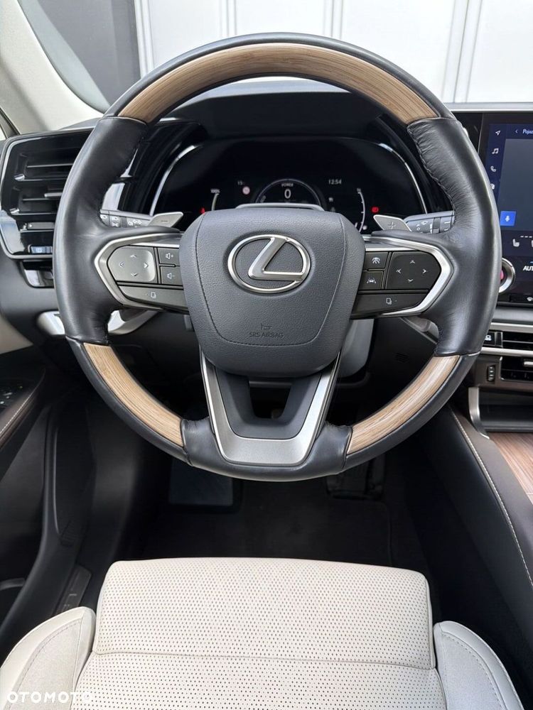 Lexus RX 450h+ Omotenashi - 15