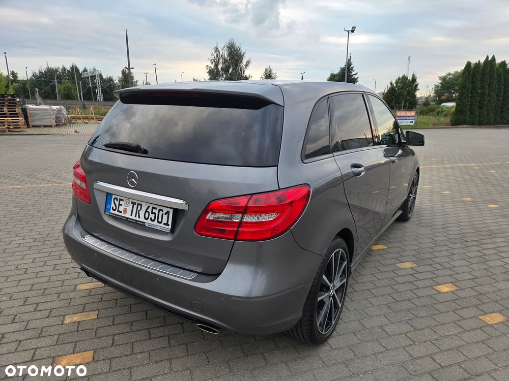 Mercedes-Benz Klasa B 180 7G-DCT UrbanStyle Edition - 12