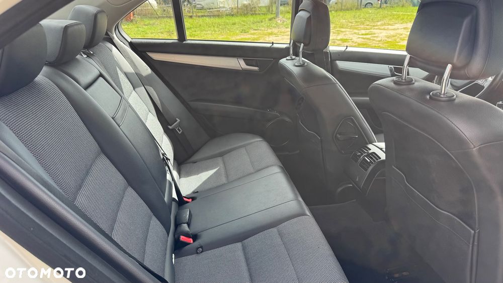 Mercedes-Benz Klasa C 180 BlueEFFICIENCY 7G-TRONIC Avantgarde - 35