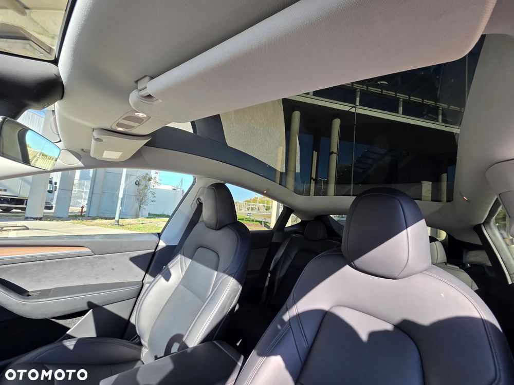 Tesla Model Y - 19