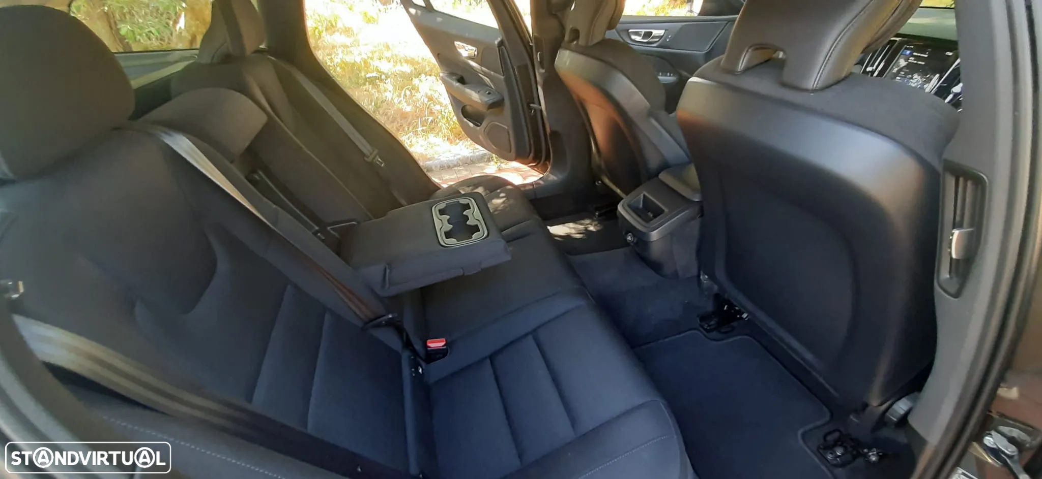 Volvo V60 2.0 D3 Momentum Geartronic - 20