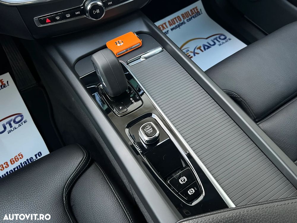 Volvo XC 60 B4 D AWD Geartronic Momentum Pro - 11