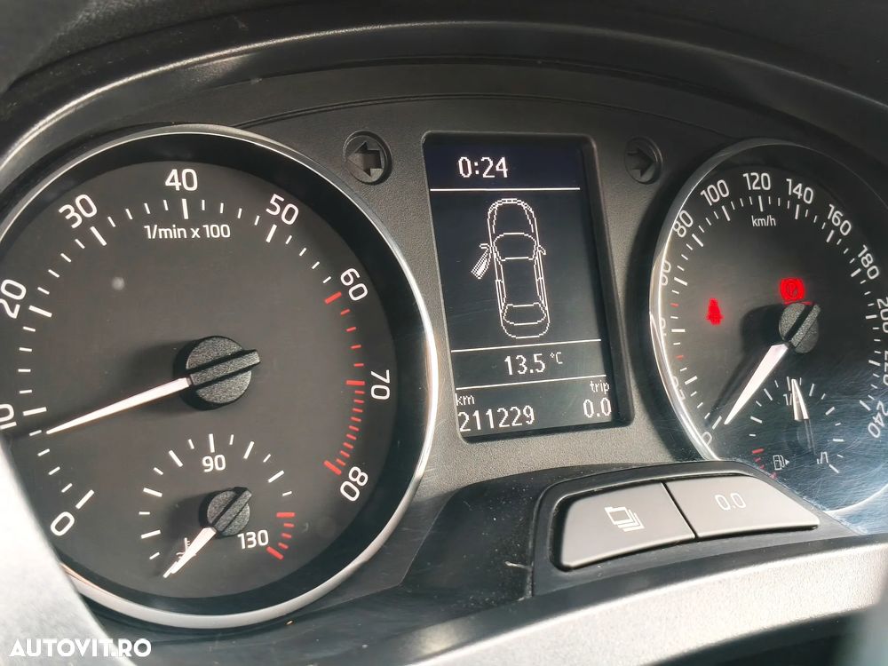 Skoda RAPID 1.2 TSI Edition Green tec - 8