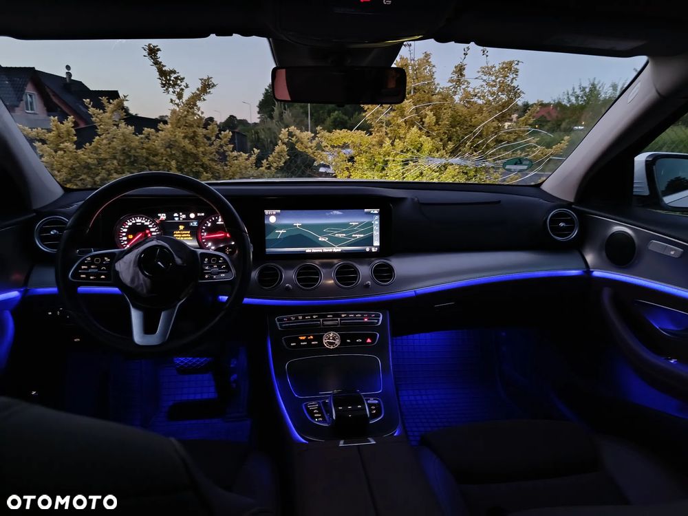 Mercedes-Benz Klasa E 220 d 9G-TRONIC - 35