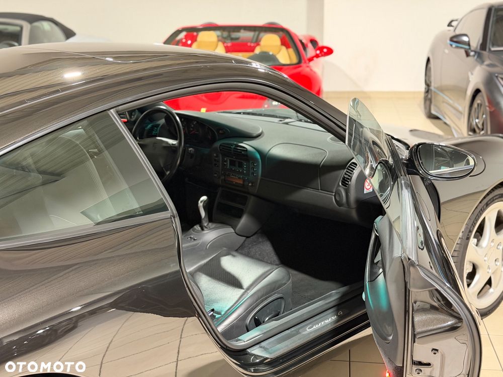 Porsche 911 Carrera - 17