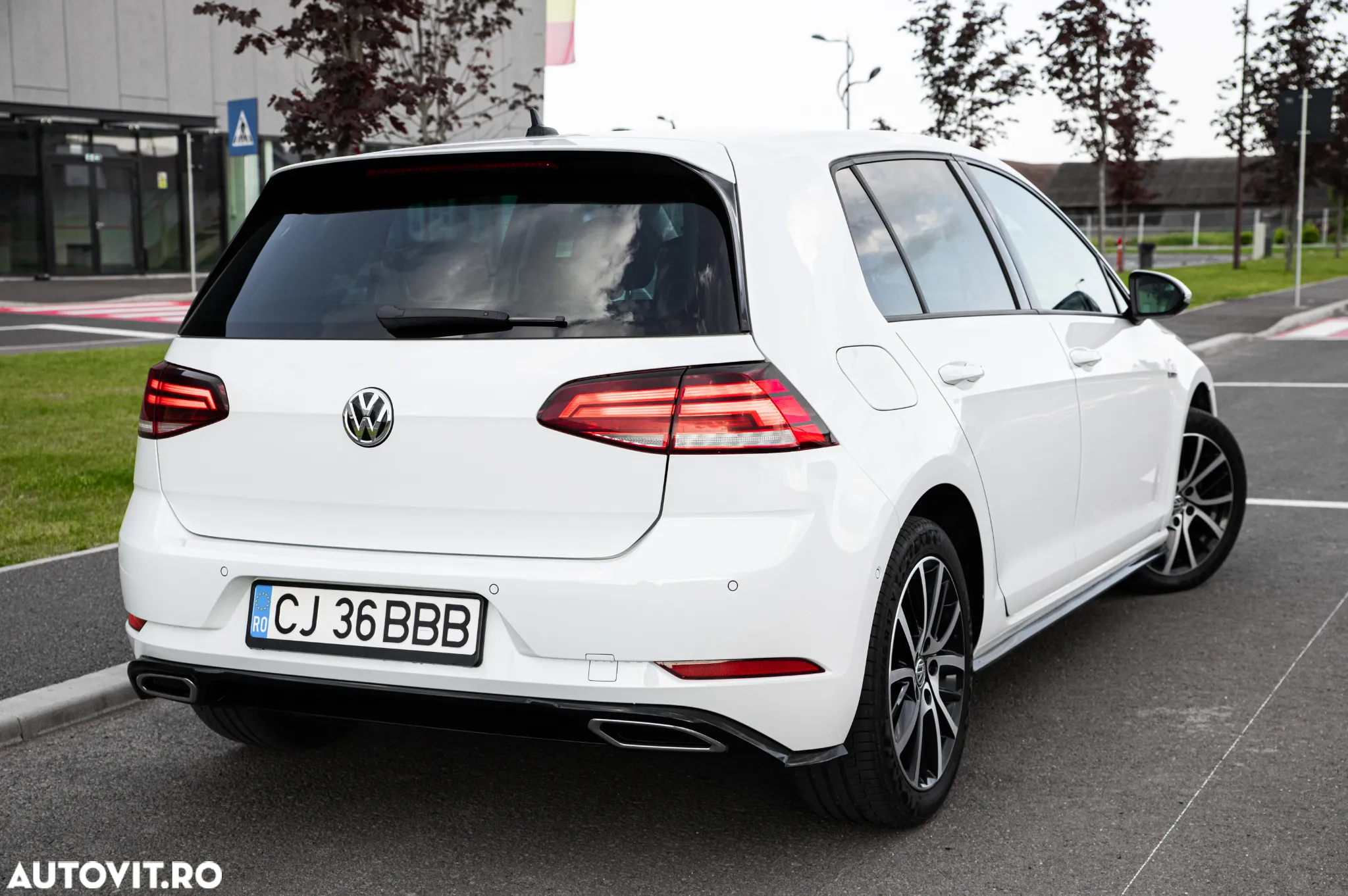 Volkswagen Golf 2.0 TDI Highline - 6