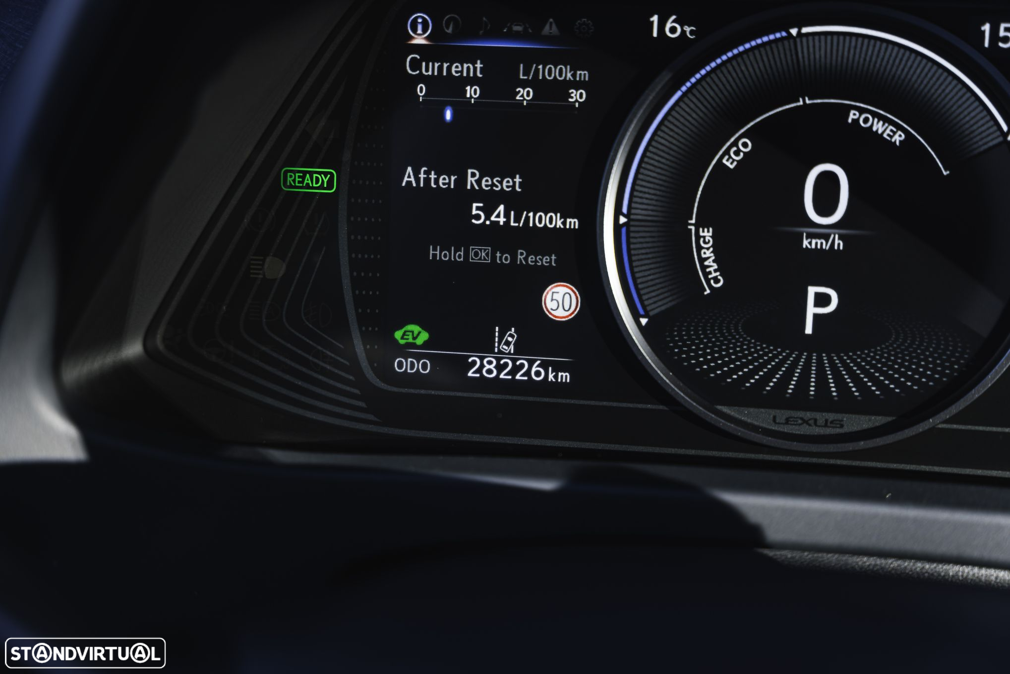 Lexus UX 250h Sport (Ecrã 12.3) - 32