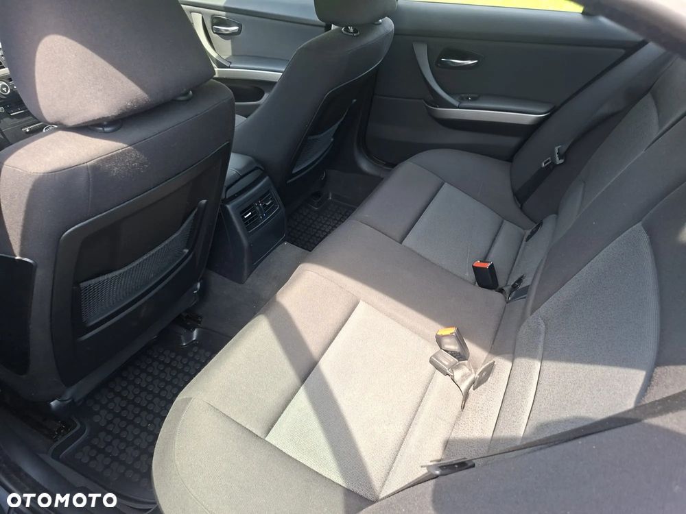 BMW Seria 3 320i - 14