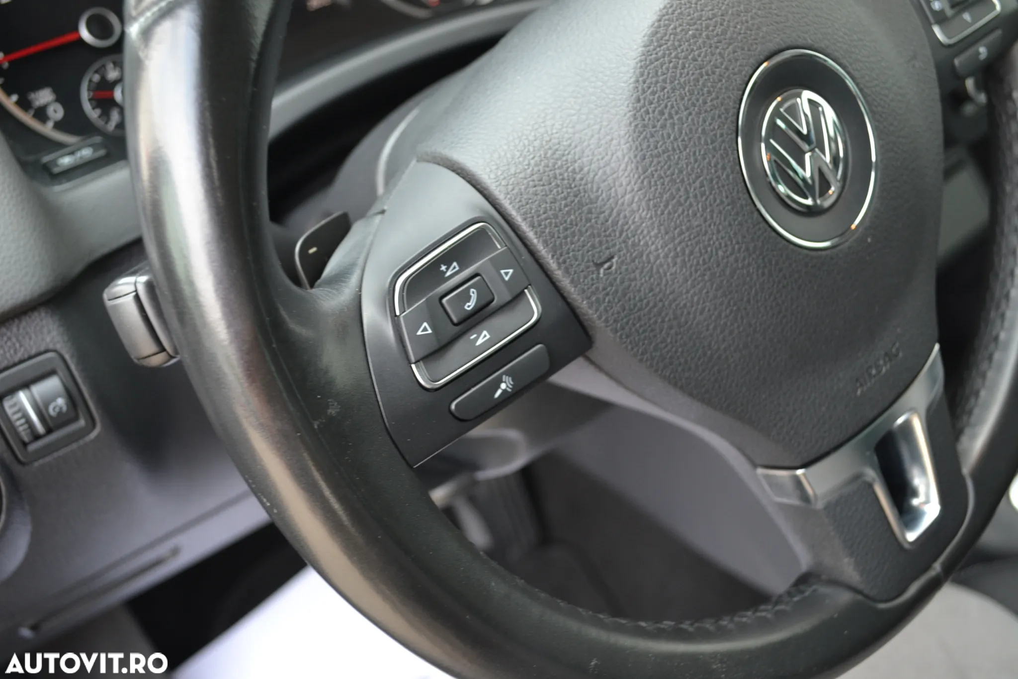 Volkswagen Tiguan 2.0 TDI 4Motion DSG BMT Sport & Style - 11