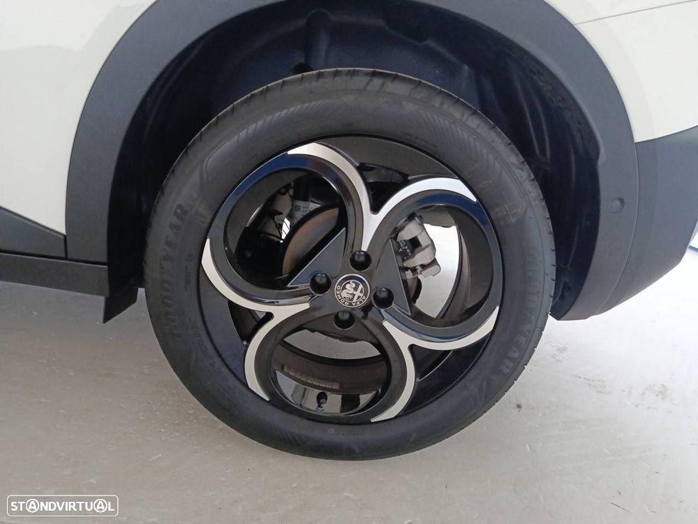 Alfa Romeo Junior 1.2 Speciale eDCT6 - 11