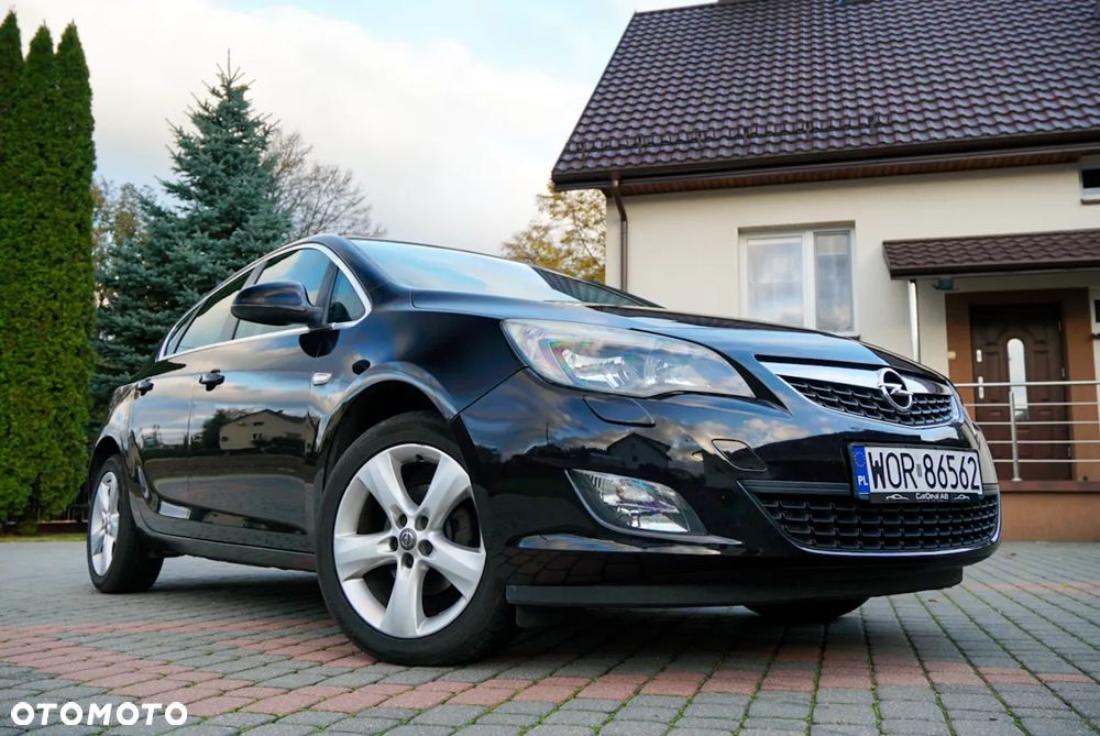 Opel Astra 2010 photo 2