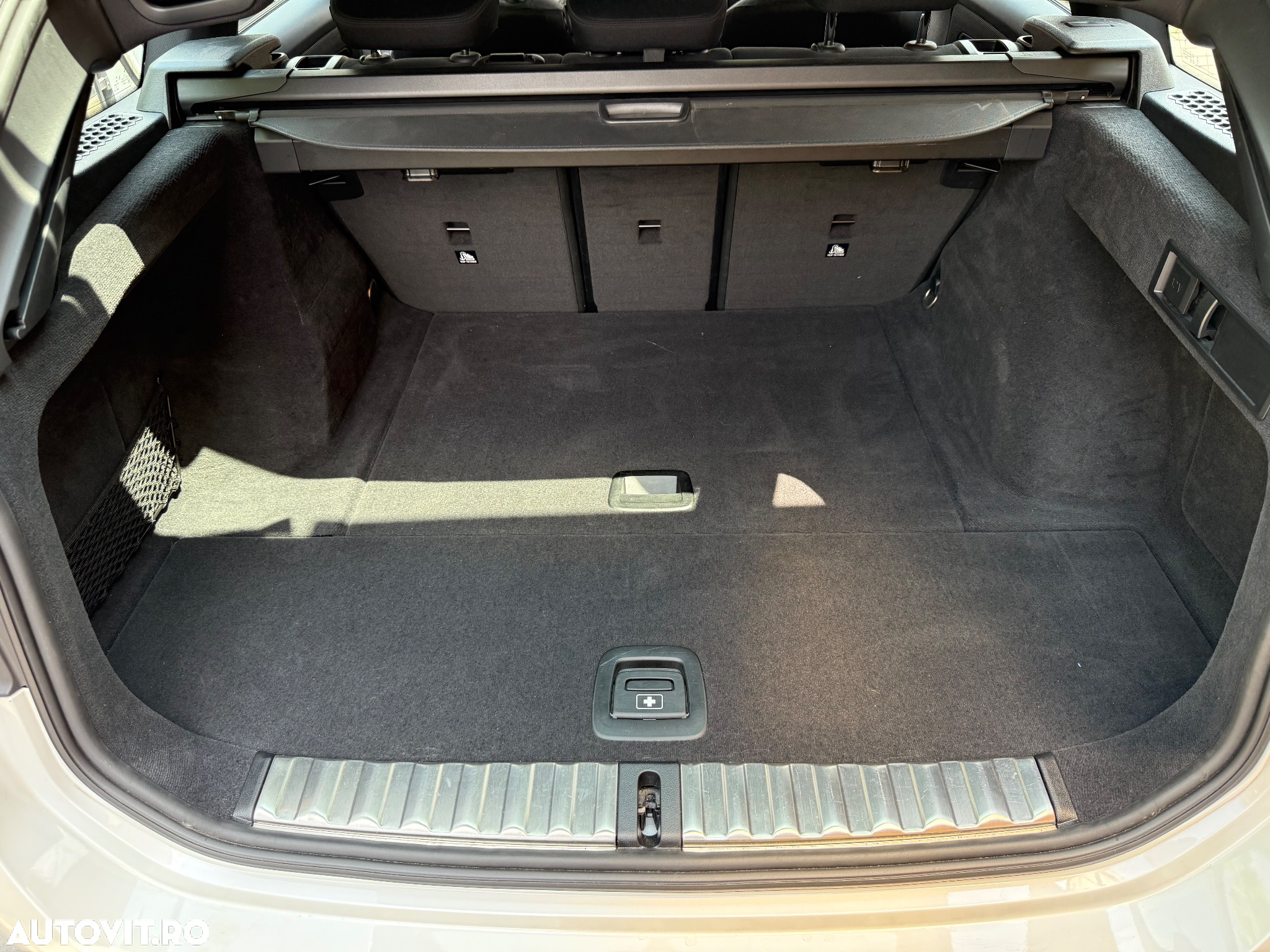 BMW Seria 3 318i Touring Aut. - 34