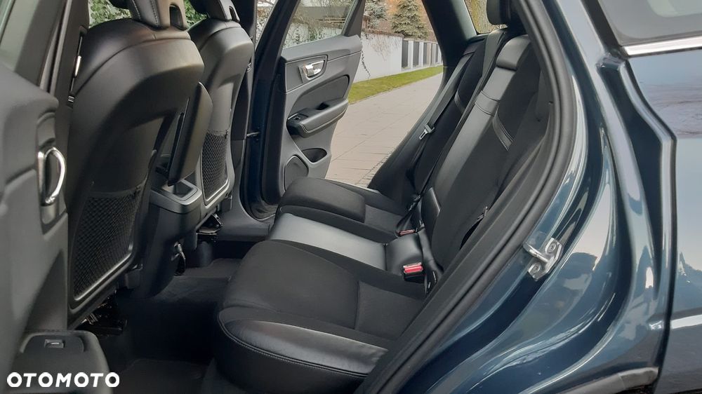 Volvo XC 60 D5 AWD Momentum - 19