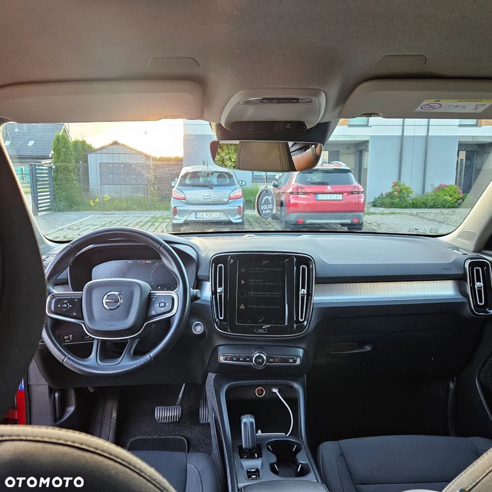 Volvo XC 40 T3 Momentum Pro - 22