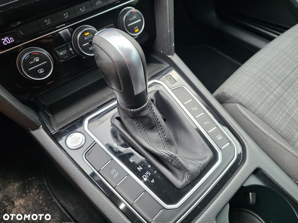 Volkswagen Passat - 24